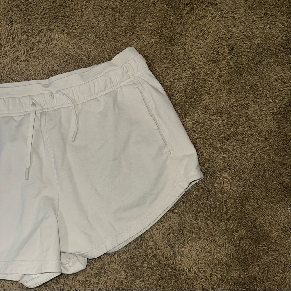 Women’s Lululemon Inner Glow Shorts Size 14 - Picture 3 of 6